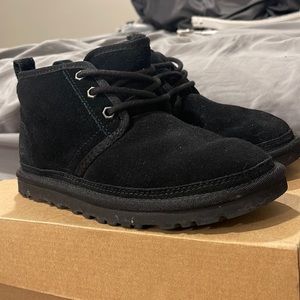 woman’s ugg neumel black.